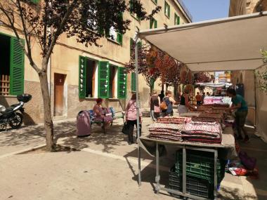 El mercat dels dilluns de Manacor incorpora parades d’artesans a la zona de vianants del centre