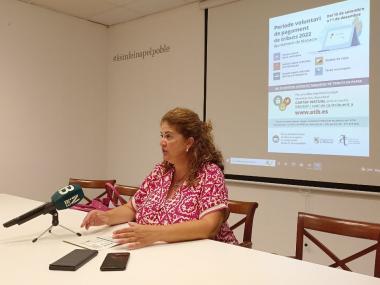 La delegada d'Hisenda, Maria Antònia Truyols, aquest dilluns en roda de premsa. 