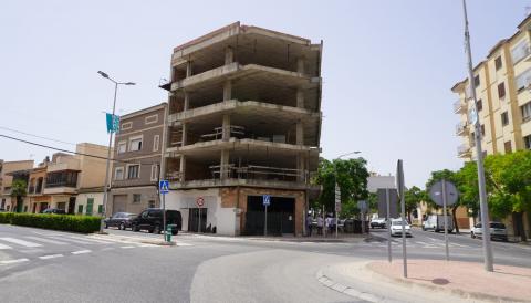 El primer edifici fora d'ordenació de les Illes Balears que s'acull a l'opció de ser convertit en HPO és a l'avinguda Mossèn Alcover, 72 de Manacor. 