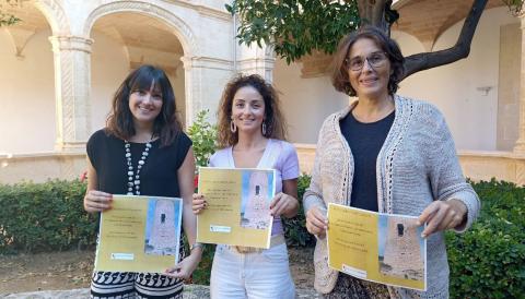 Núria Hinojosa, Lourdes Melis i Magdalena Salas, aquest dimecres al Claustre de Sant Vicenç Ferrer de Manacor. 