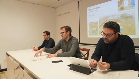 El batle de Manacor, Miquel Oliver, amb el delegat de Medi Ambient, Sebastià Llodrà, i el tècnic de Medi Ambient, Antoni Pascual. 